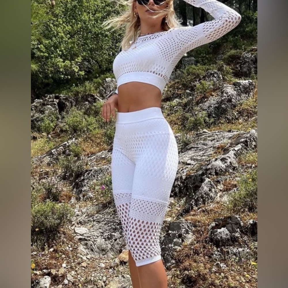 Alo Yoga laser cut white set